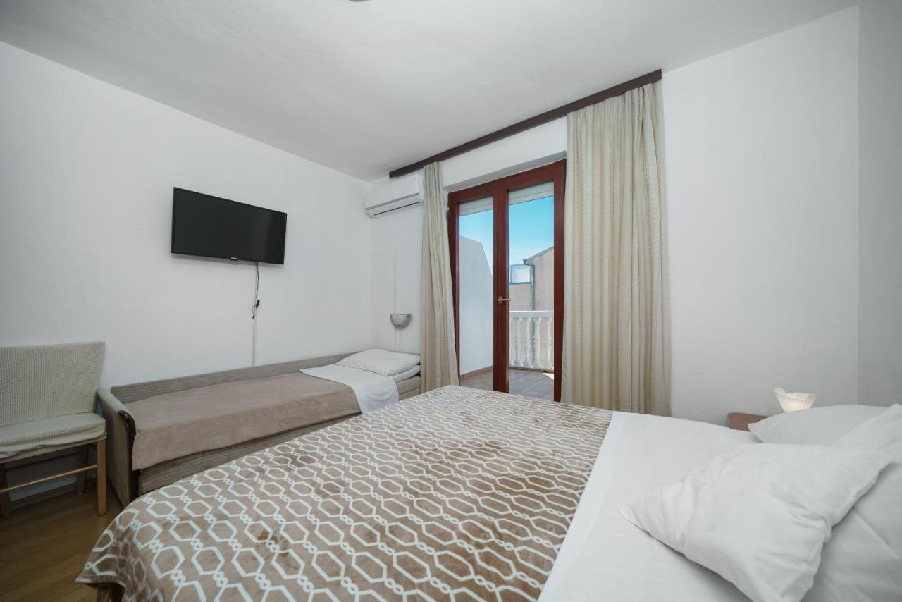 Apartmani Krizanovic Vodice Eksteriør bilde