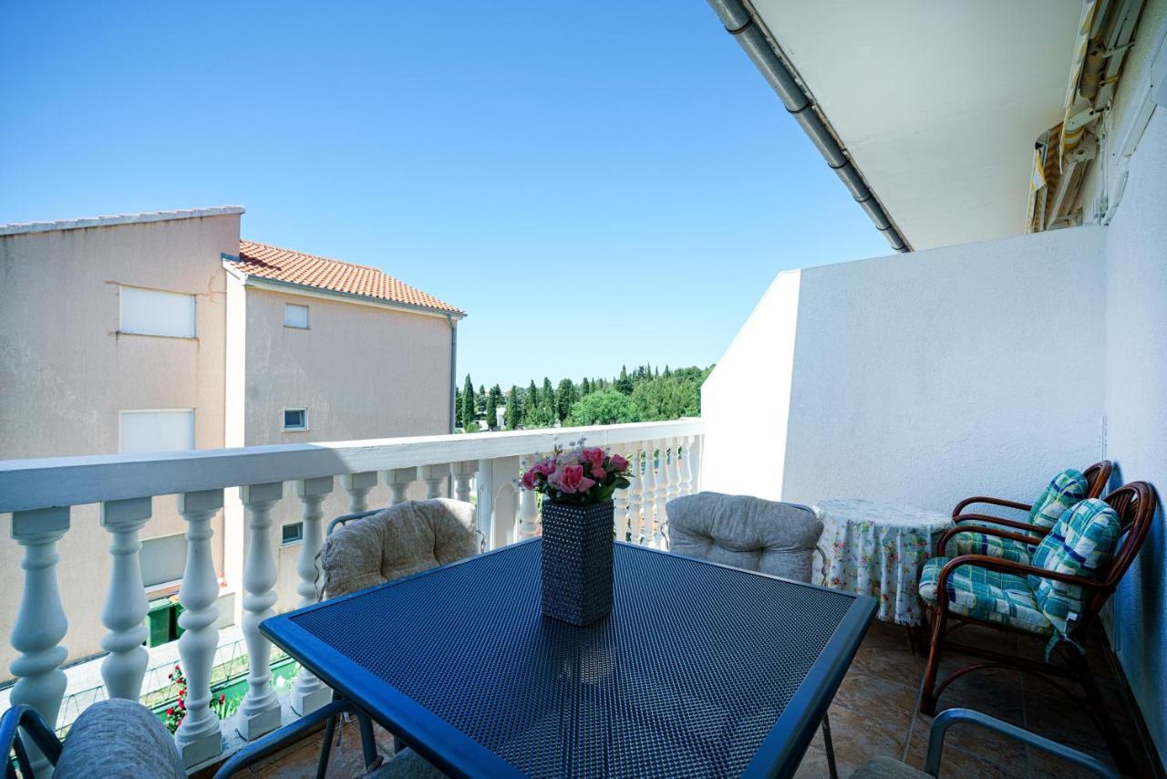Apartmani Krizanovic Vodice Eksteriør bilde